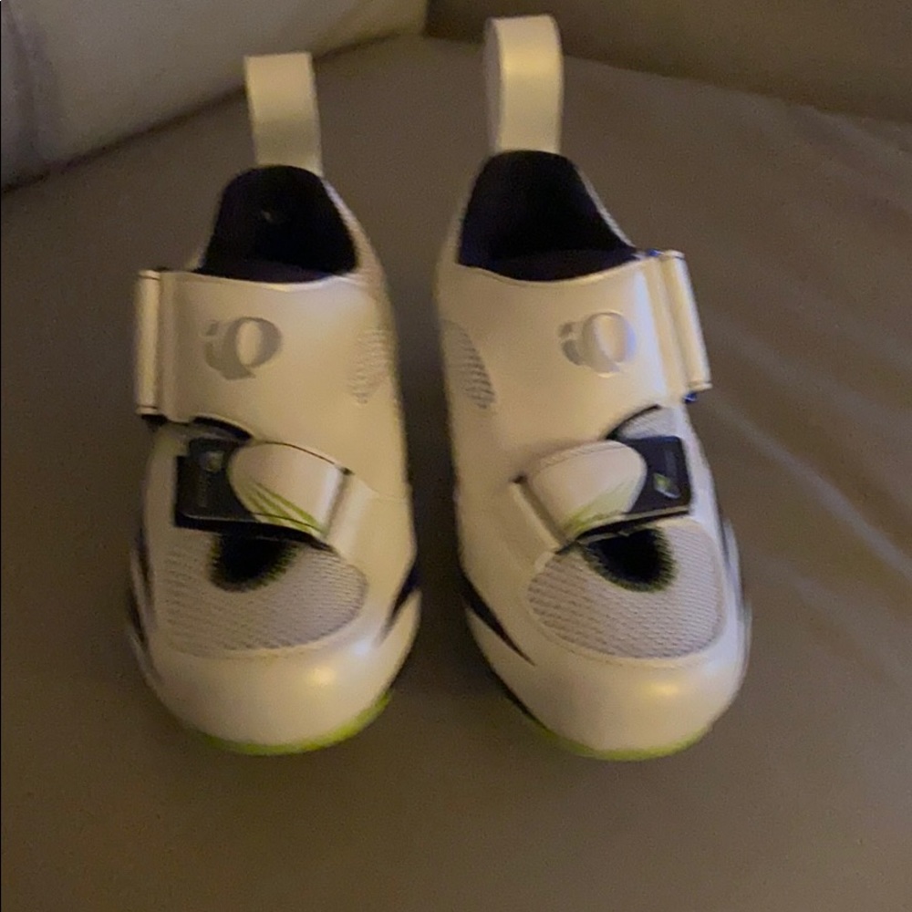 Pearl Izumi Spinning Cleats. New and never used.
